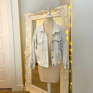 Trendy white jean jacket!